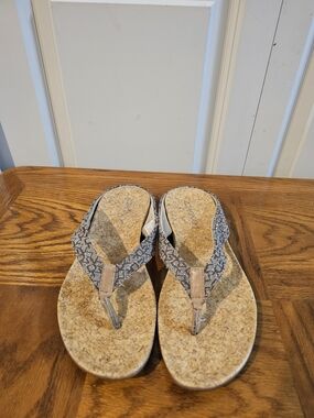 DKNY Beige Cork Footbed Flip Flops Brown Trim Size 8